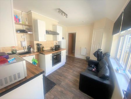 2 bedroom flat to rent - Photo 4