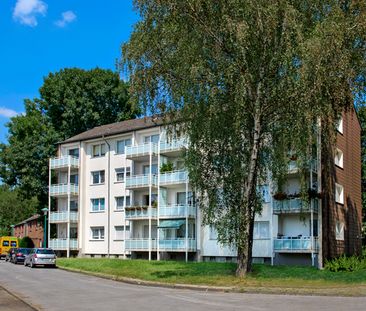 Schöne 2-Zimmer-Balkonwohnung mit neuem Wannentageslichtbad - Photo 2