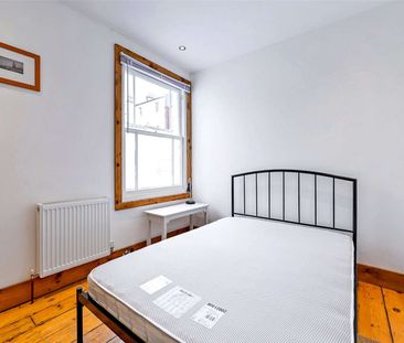 Charming three bedroom period home - Photo 5