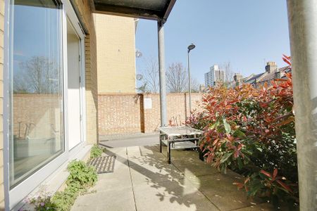 2 bedroom flat to rent - Photo 3