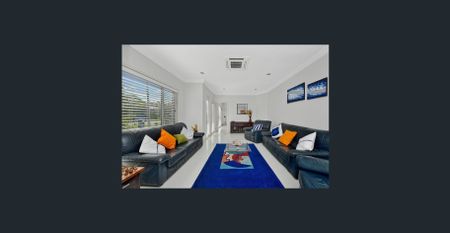 EXCEPTIONAL FAMILY HOME IN EPPING - Photo 2