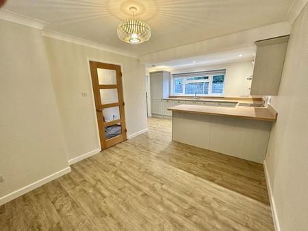 4 bedroom detached house to rent - Photo 5