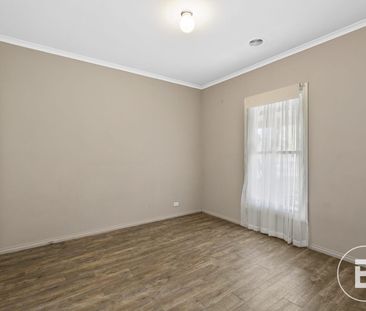 LOW MAINTENANCE THREE BEDROOM LIVING CLOSE TO THE CBD - Photo 3