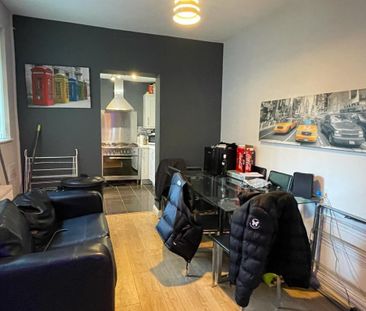 5 bedroom private hall to rent - Photo 2