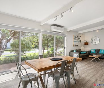 Stylish Coastal Retreat - Photo 2