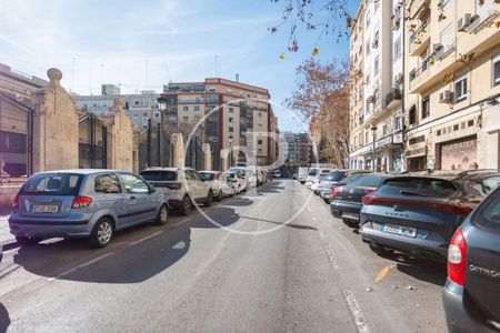 Valencia Capital, Valencian Community 46018 - Photo 5