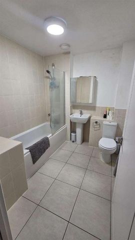 Churchill Road, Uxbridge, UB10 - Photo 5