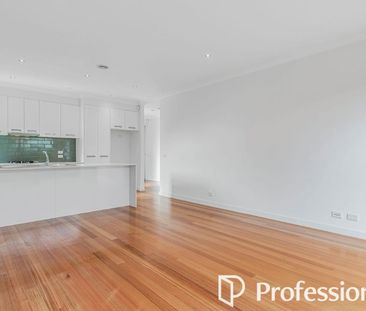 Low maintenance 3 Bedroom Living in Great location - Photo 1