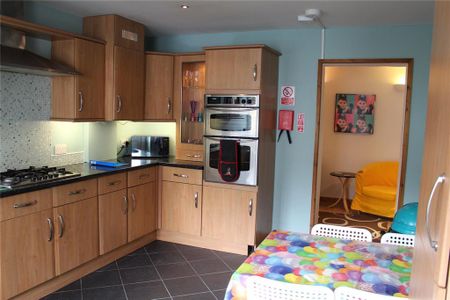 3 bedroom terraced house to rent - Photo 2