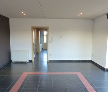 Duplex-app. met 2 slpk., terras en garage in Herk-de-Stad. - Foto 2