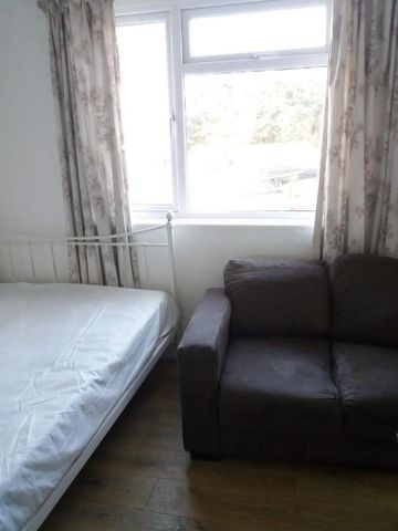 House share to rent - Photo 4