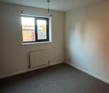 2 bedroom ground floor flat to rent - Photo 2
