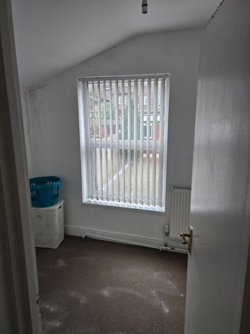 Room in a Shared House, Russell Street, LU1 - Photo 4