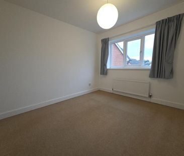4 bedroom detached house to rent - Photo 2