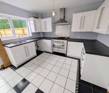 A 3 Bedroom Terraced - Photo 5