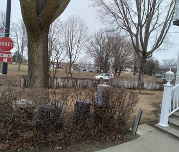 ST LEONARD – TRES GRAND 4 ½ HAUT DUPLEX - Photo 2