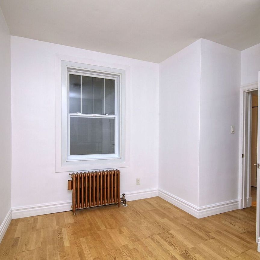 3710-3730 Queen Mary - Photo 1