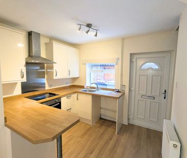 Terraced House to rent on - Photo 6