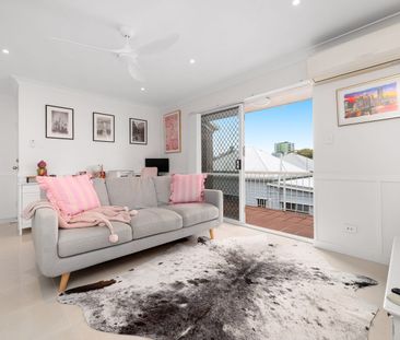 RENOVATED INNER-CITY RETREAT WITH BALCONY & LOCK-UP GARAGE - Photo 2