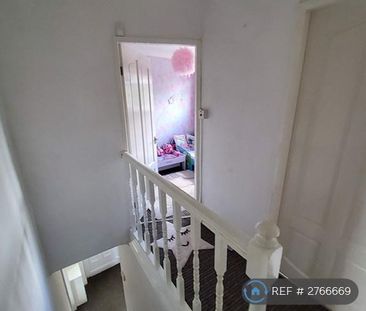 2 bedroom semi-detached house to rent - Photo 4