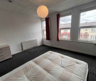 5 Bed Student Accommodation - Photo 5