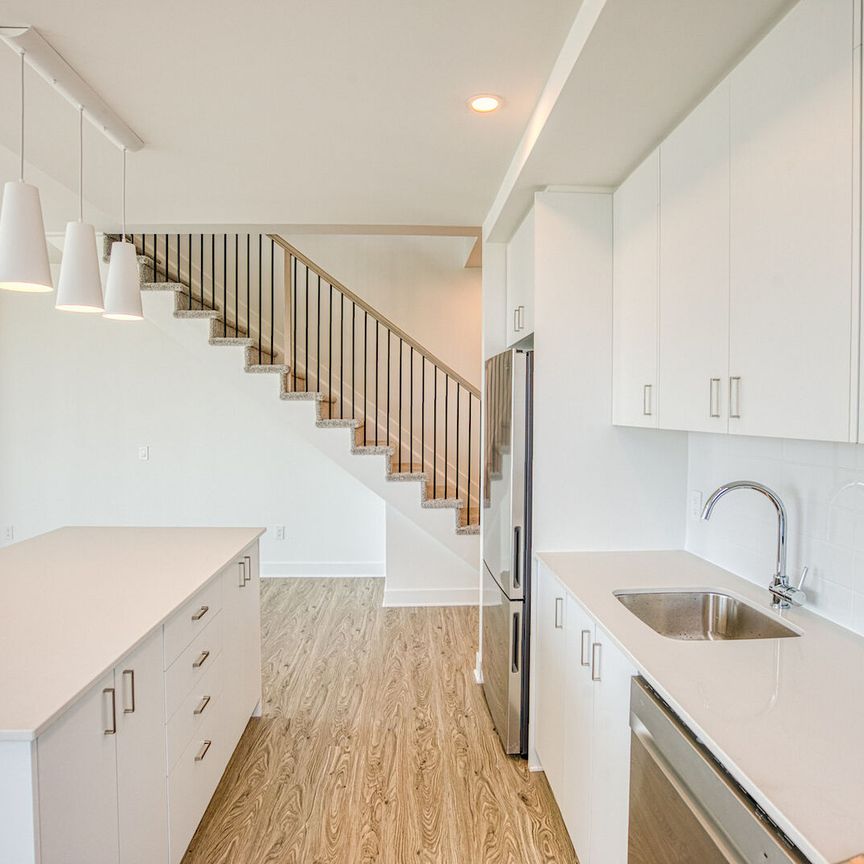 1050 Bank Street RES, Old Ottawa South, Ottawa, ON - Photo 1