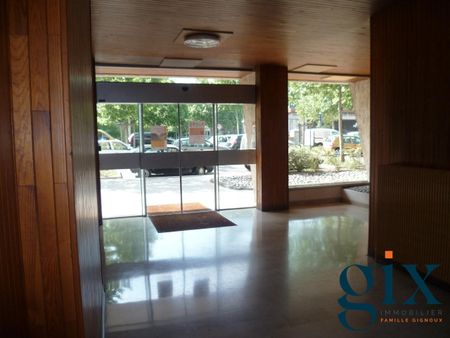 Location à GRENOBLE T2 avec Balcon au pied du tram E - Photo 4