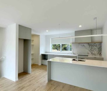 Modern, Elegant and Private - Photo 4