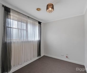 Bright and Spacious - Photo 1
