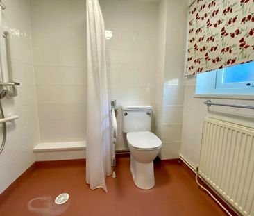1 bedroom semi-detached bungalow to rent - Photo 1