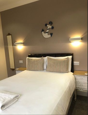 4 bedroom hotel room to rent - Photo 2