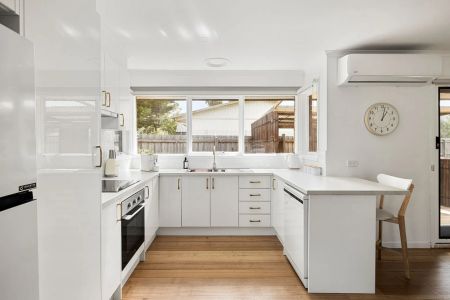 Up now until Dec 20th - Fully Furnished - Charming Coastal Living in Capel Sound - Photo 5