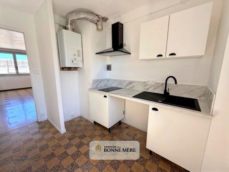 Location Appartement 3 pièces 50m² MARSEILLE 10ème - Photo 2