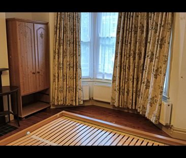 4 Bed Terraced House, Woodland Terrace, SE7 - Photo 2