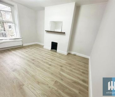 2 bedroom end of terrace house to rent - Photo 2