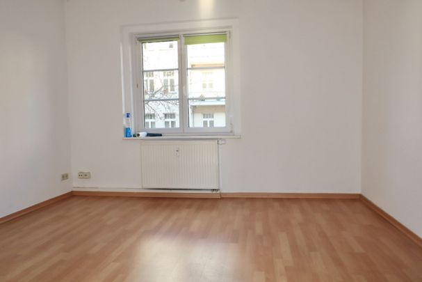 2-Raum • Einbauküche • Laminat • Tageslichtbad • Stellplatz • Kaßberg • Wanne • Anschauen & Mieten - Photo 1