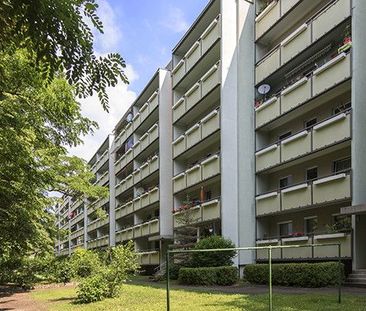 Interessante helle 3-Raum-Wohnung mit Balkon und Aufzug! - Photo 1