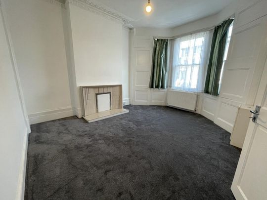 4 bedroom semi-detached house to rent - Photo 1