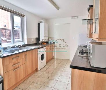Alexandra Road, Wellingborough, NN8 - Photo 2