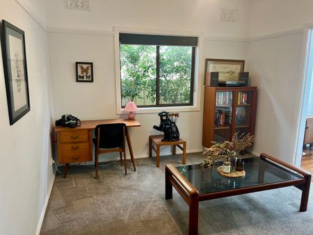 Gorgeous, partially furnished home - SIX MONTH LEASE ONLY - Photo 2