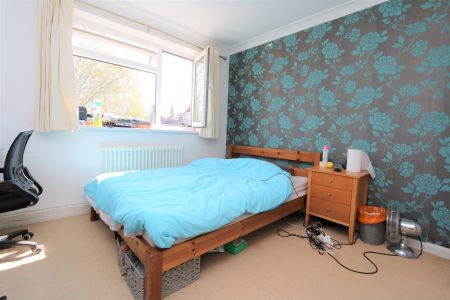 3 bedroom flat to rent - Photo 3