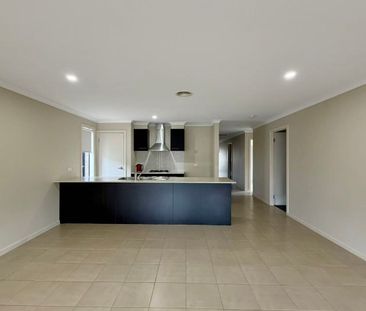 12 Rona Road, Point Cook, Vic 3030 - Photo 4