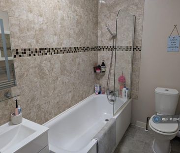 2 bedroom flat to rent - Photo 6