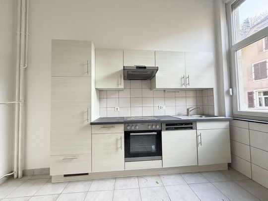 A bright living room - Photo 1