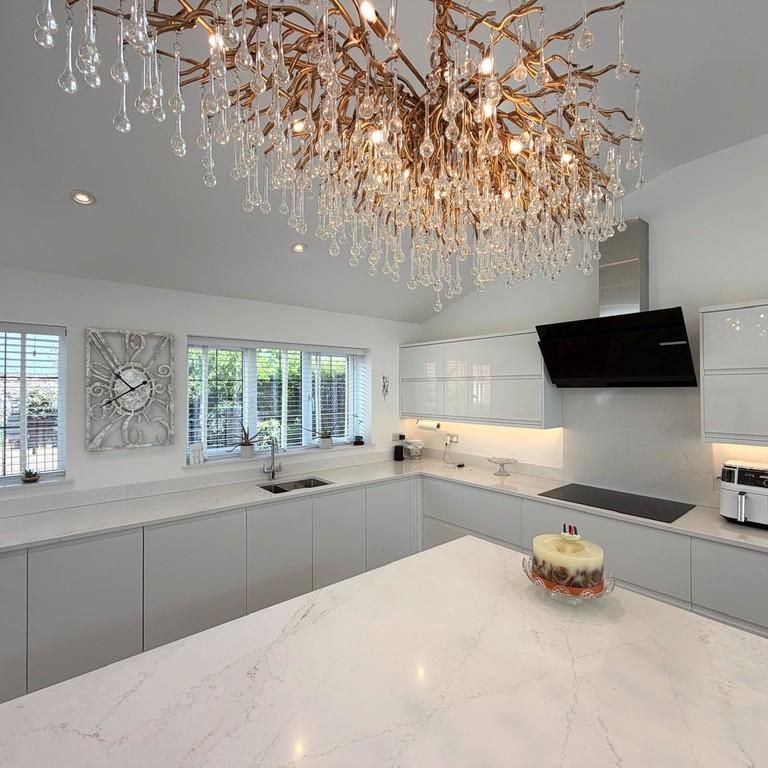 4 bedroom detached house to rent - Photo 1