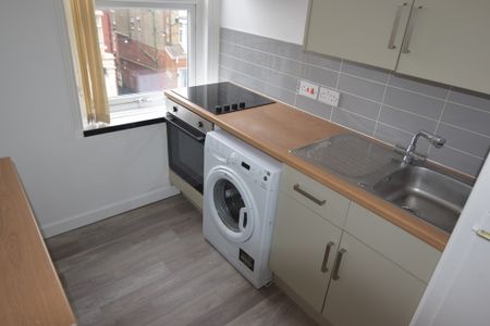 To Let 1 Bed Apartment - Photo 2