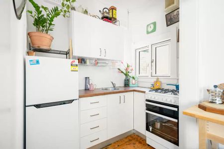 Peaceful ground floor one-bedroom apartment - Photo 5