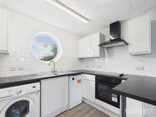 2 bedroom Flat - Walsingham Close, Hatfield - Photo 1