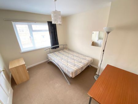 4 Bed Student Accommodation - Photo 4