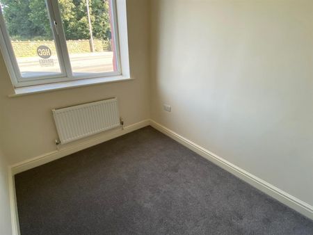 2 bedroom Flat To Let - Photo 2